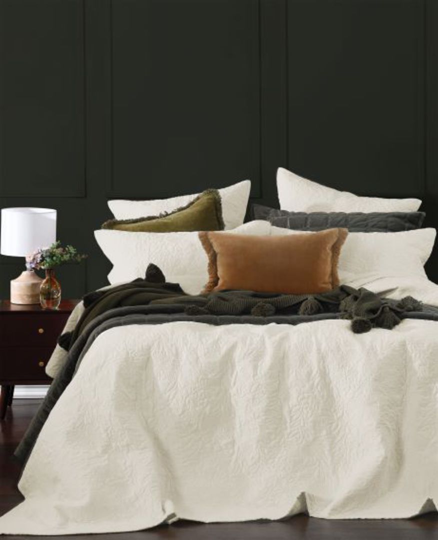 MM Linen - Lourdes Bedspread Set -  Queen image 0